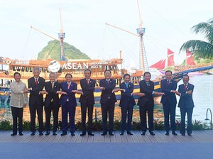 Pimpinan Negara ASEAN Joy Sailing dan Lihat Sunset di Labuan Bajo Sore Ini