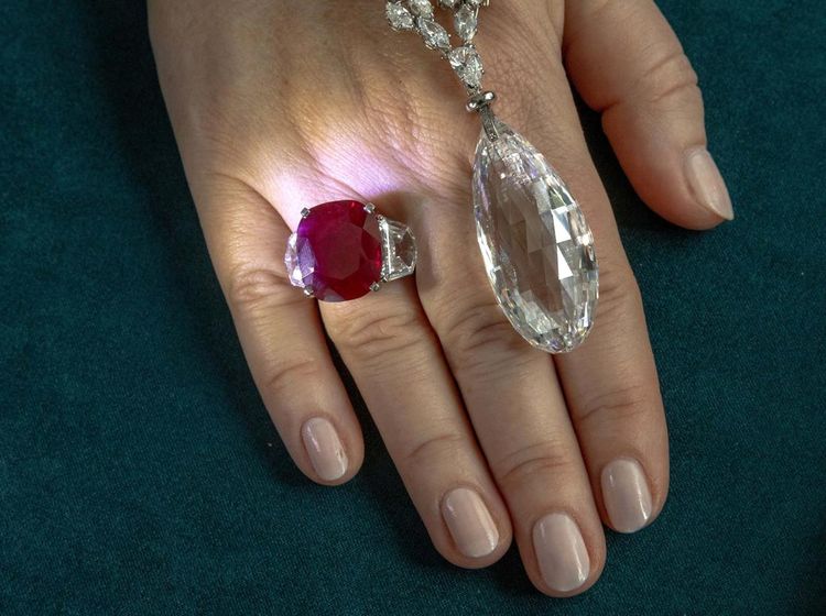 Dear Para Sultan, 700 Perhiasan Miliarder Austria Akan Dilelang Nih