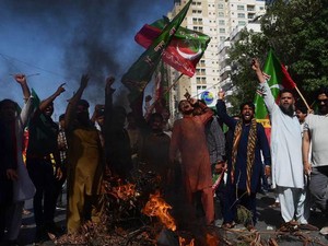 Penahanan Bekas PM Imran Khan Disambut Kerusuhan di Pakistan
