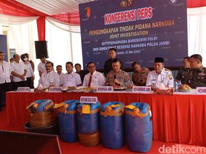 Aksi Polda Jambi-Bareskrim Gagalkan Penyelundupan 264 Kg Sabu Cair