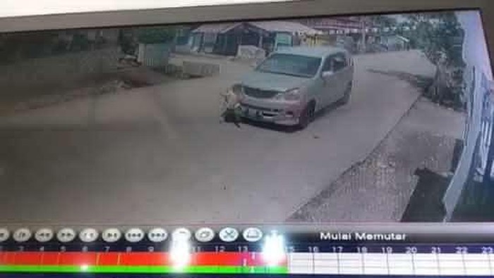 Penampakan mobil tabrak lari anak kecil di Sidrap, Sulawesi Selatan.