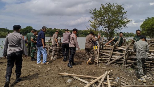 AirNav cabang Lombok menyebut ratusan kerbau yang dilepasliarkan di area Bandara Internasional Lombok berpotensi mengganggu penerbangan.