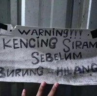 Kurang kejam apalagi peringatan yang satu ini? Kalau sampai kelupaan dan nggak disiram bisa gawat deh.. Foto: Twitter/@txtdarikostan