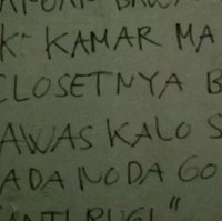 Kira-kira kalau sampai gosong itu klosetnya dipakai untuk apa ya? Ada-ada saja bisa sampai gosong. Foto: Twitter/@txtdarikostan