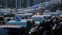 Pemerintah Provinsi DKI Jakarta masih mengkaji rencana perubahan jam kerja di DKI Jakarta yakni masuk pada jam 08.00 WIB dan 10.00 WIB.  