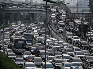 Usul Ketua DPRD DKI Atasi Macet Jakarta: Tiru Jepang, Satu Garasi Satu Mobil