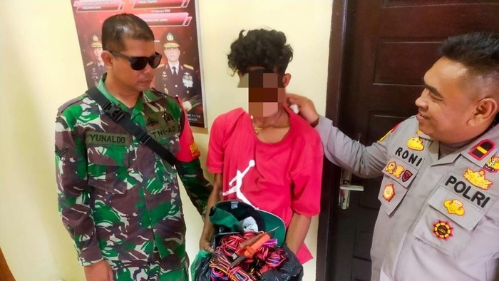 Pria kepergok mencuri di rumah TNI. (Foto: Istimewa)