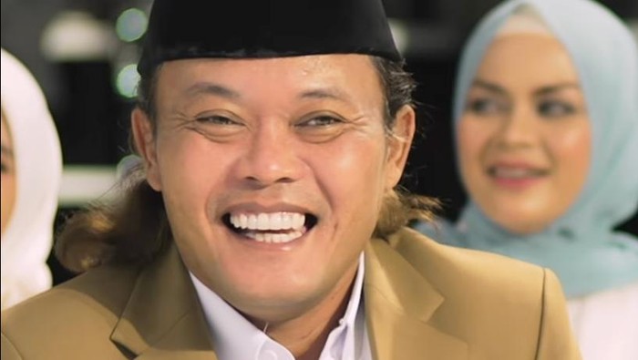 Momen Sule antar Rizky Febian melamar Mahalini.