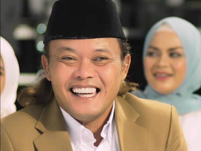 Momen Sule antar Rizky Febian melamar Mahalini.