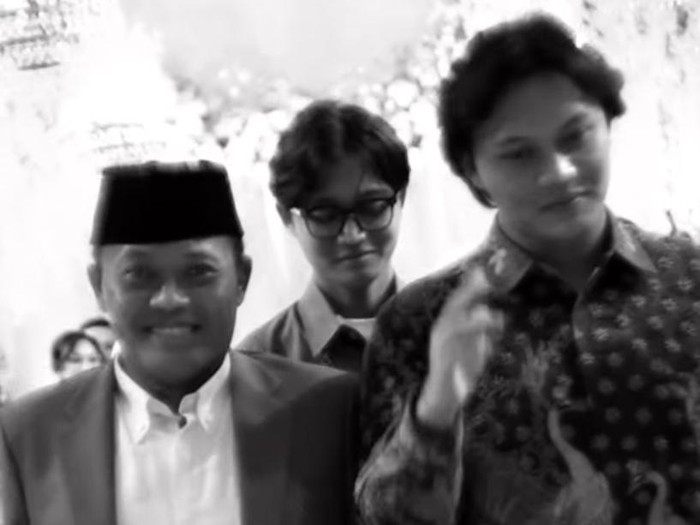 Momen Sule antar Rizky Febian melamar Mahalini.