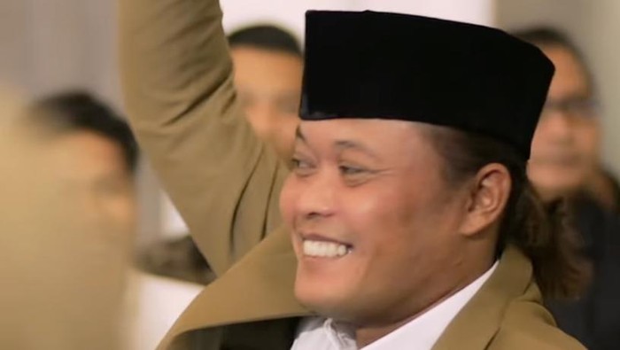 Momen Sule antar Rizky Febian melamar Mahalini.
