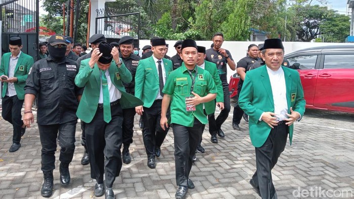Rombongan PPP Sulsel mendatangi KPU Sulsel di Makassar.