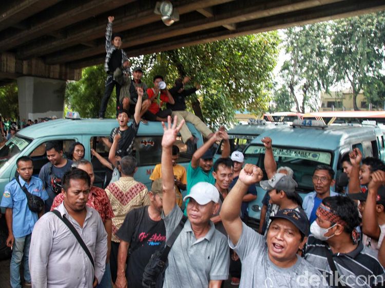 Protes soal JakLingko, Sopir Angkot Unjuk Rasa di Tebet Jaksel