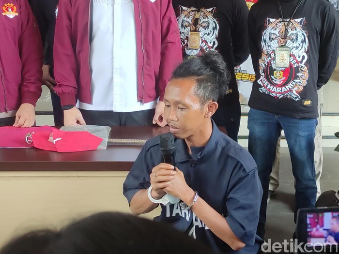 Polisi telah menangkap Muhammad Husen, pelaku mutilasi di Tembalang, Semarang, Jawa Tengah. Motif aksi pembunuhan dan mutilasi tersebut juga diungkap polisi.