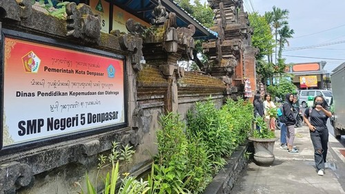 Suasana di SMPN 5 Denpasar, di Gang Angsoka, Ubung Denpasar, Bali pada Selasa (9/5/2023).
