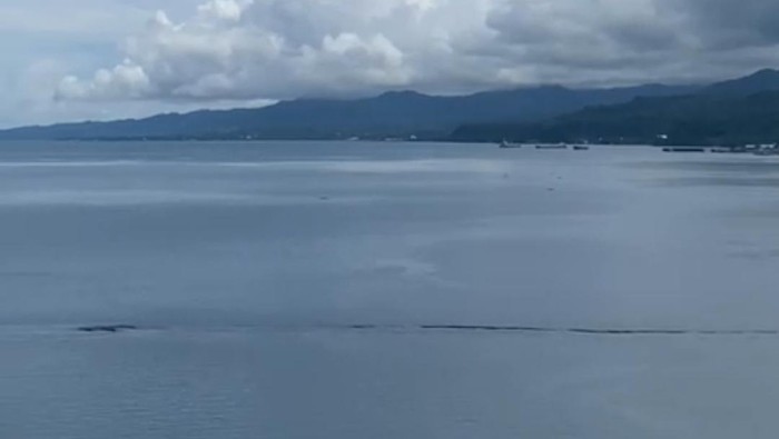 Tumpukan sampah dikira fenomena alam di Ambon, Maluku. Tumpukan sampah dikira fenomena alam di Ambon, Maluku.