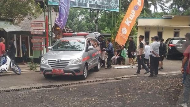 wisatawan malaysia tewas di air terjun tumpak sewu