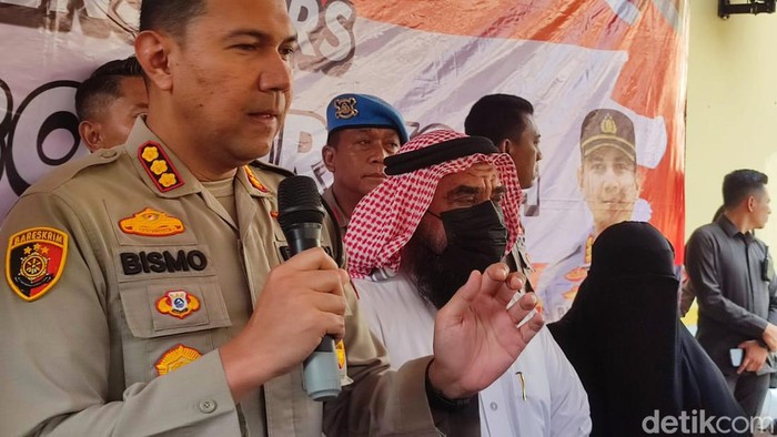 WN Arab pemobil yang halangi ambulans meminta maaf.