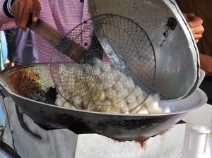 Viral di Bandung! Cipuk hingga Bacimut di Sini Ramai Antrean