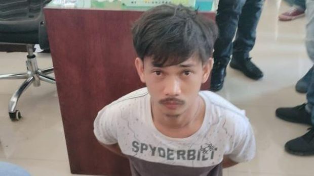 Addyat Nova tak lagi terlihat garang usai ditangkap polisi. (Foto: Istimewa)