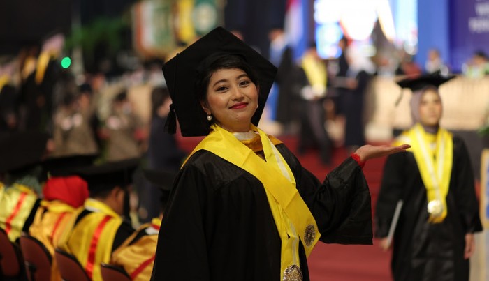 Agustine Hutapea Lulusan Gelar Ganda UGM-Kampus Jepang