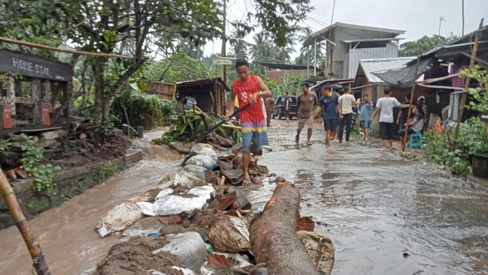 BPBD NTB menilai kawasan wisata Desa Senggigi jadi langganan banjir karena alih fungsi lahan di kawasan perbukitan setempat.