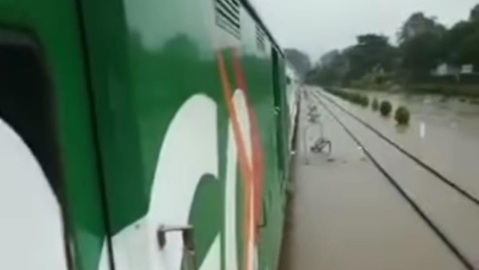 Banjir di Stasiun Kalibaru Banyuwangi