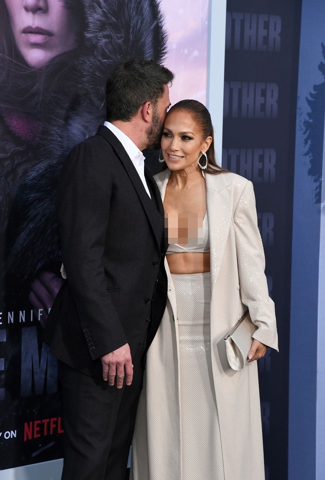 Berbincang di podcast ‘Call Her Daddy’, ia pun mengungkit tentang karakter para mantan di ranjang. “Brad punya chemistry yang luar biasa, semacam dia cinta sejatimu pada saat itu. Kalau Ben, seperti tahu teknik yang terbaik,” ungkap Gwyneth Paltrow sambil tertawa seperti dikutip People. (Foto: Getty Images)