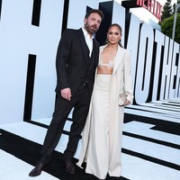 Ben Affleck ikut menghadiri ‘The Mother’, di Westwood Regency Village Theater, Los Angeles, pada Rabu (10/5/2023). Ia datang untuk mendampingi istrinya, Jennifer Lopez, yang merupakan bintang utama film tersebut. (Foto: Getty Images)