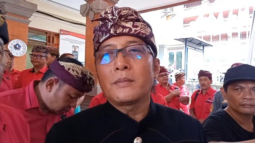 Bupati Badung I Nyoman Giri Prasta di KPU Badung, Kamis (11/5/2023). (Agus Eka/detikBali)