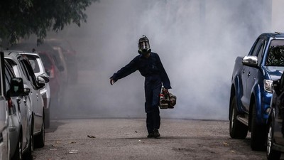 Cegah DBD, Perumahan Warga di Sri Lanka Difogging