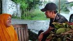10 Potret Dedi Mulyadi saat Bantu Penjual Makanan UMKM