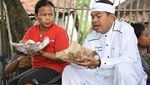 10 Potret Dedi Mulyadi saat Bantu Penjual Makanan UMKM