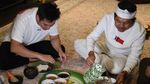 10 Potret Dedi Mulyadi saat Bantu Penjual Makanan UMKM