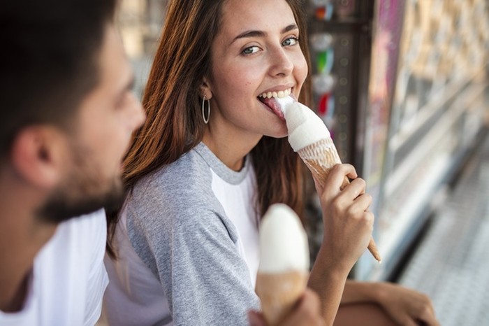 Demi Traktir Pacar Es Krim, Pria Ini Rela Pinjam Uang Teman Sampai Bikin Kesal