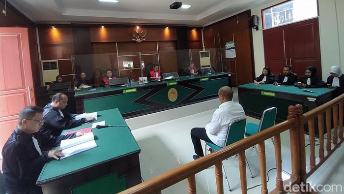 Persidangan kasus pembunuhan berencana dengan terdakwa Dhio Daffa S yang berlangsung di Pengadilan Negeri Mungkid, Kamis (11/5/2023).