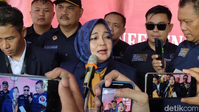 Diah Kurniasari, istri Bupati Garut siap maju di Pilbup 2024