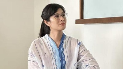 7 Potret Dian Sastro Jadi Dosen UI, Mahasiswa Auto Semangat