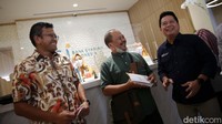 Direktur Utama BSI Hery Gunardi menyebut pada hari Kamis, 11 Mei 2023, seluruh layanan ATM dan mobile banking Bank Syariah Indonesia (BRIS) atau Bank BSI kembali normal.