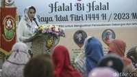 Ketua Umum Kongres Wanita Indonesia (Kowani) Giwo Rubianto Wiyogo memberikan sambutan dalam acara halal bi halal di Jakarta, Kamis (11/5/2023).