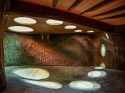 Foto Bagian Dalam Alat Musik Bikin Tercengang, Bak Bangunan Megah