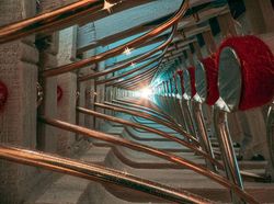 Foto Bagian Dalam Alat Musik Bikin Tercengang, Bak Bangunan Megah