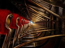 Foto Bagian Dalam Alat Musik Bikin Tercengang, Bak Bangunan Megah