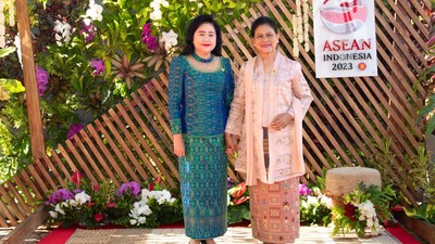 Foto: Iriana Jokowi Anggun Berkebaya-Tenun NTT di Acara Istri Pemimpin ASEAN