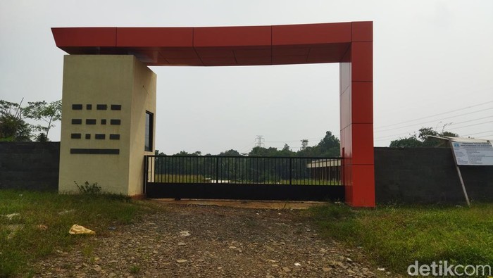 Gedung sekolah milik Pemerintah Provinsi Banten di Pandeglang belum difungsikan. (Aris Rivaldo/detikcom)