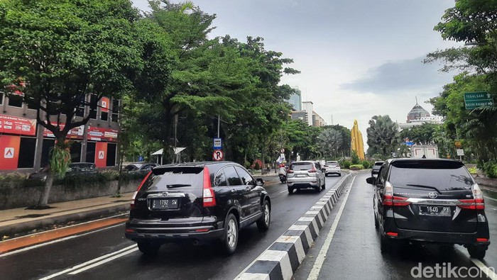 hujan di surabaya