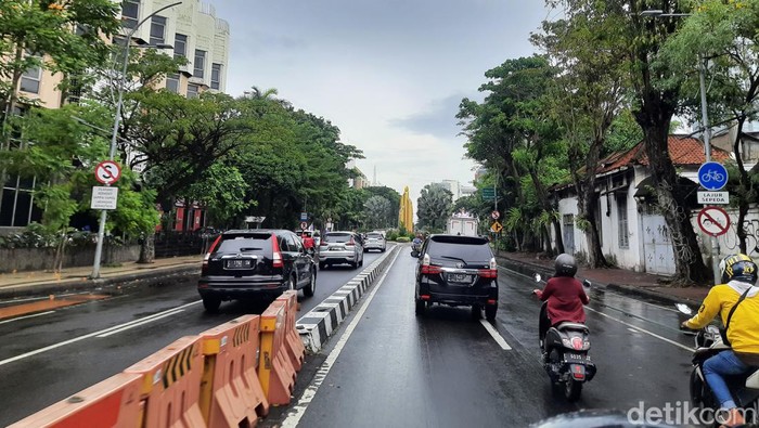 hujan di surabaya
