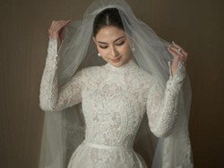 8 Inspirasi Gaun Pengantin Tertutup Para Seleb, Jessica Mila Bak Grace Kelly