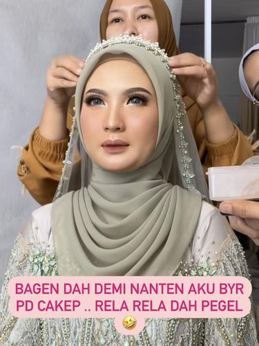 Inspirasi model hijab pengantin kekinian dan tampil elegan bisa kamu tiru. Inspirasi model hijab pengantin kekinian dan tampil elegan bisa kamu tiru.