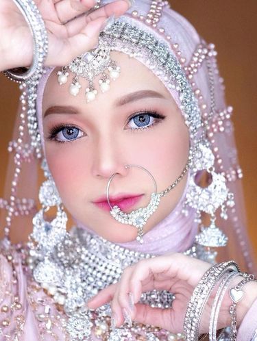 Inspirasi model hijab pengantin kekinian dan tampil elegan bisa kamu tiru. Inspirasi model hijab pengantin kekinian dan tampil elegan bisa kamu tiru.